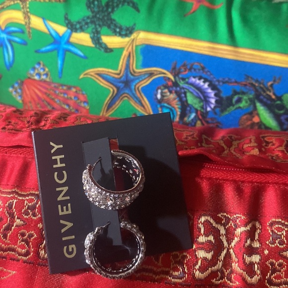 Givenchy earrings - Picture 2 of 4